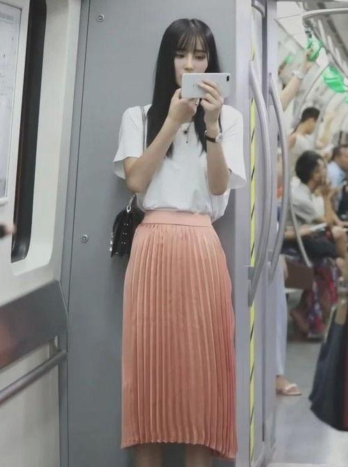 qq吃瓜网红裙,揭秘QQ吃瓜界的时尚潮流