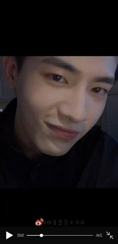 吃瓜网红小哥哥是谁啊图片,吃瓜网红小哥哥的真实身份！