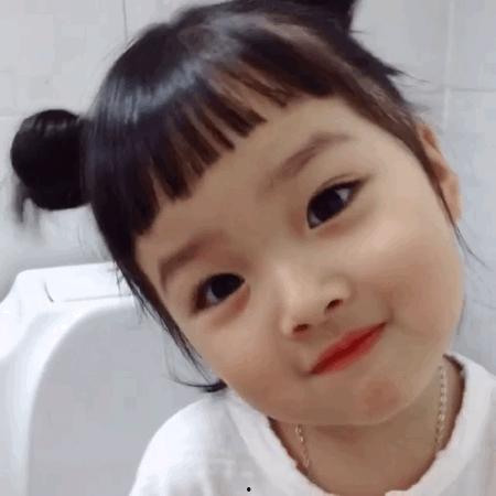 吃瓜表情包网红小女孩,吃瓜表情包网红小女孩的萌态日常