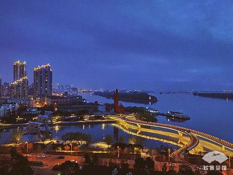 吃瓜网 世贸滨江,繁华都市中的绿意盎然美食天堂