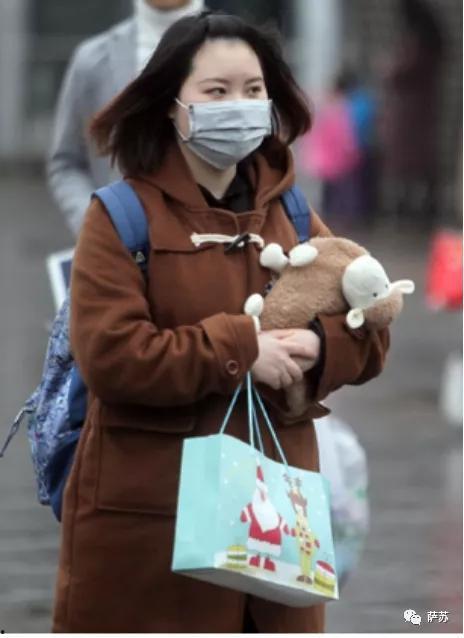 戴口罩吃瓜网红