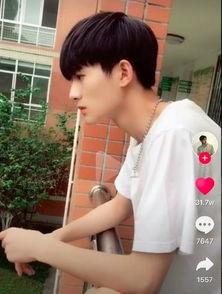 吃瓜抖音网红男的是谁啊,揭秘抖音网红“吃瓜男”的真实身份